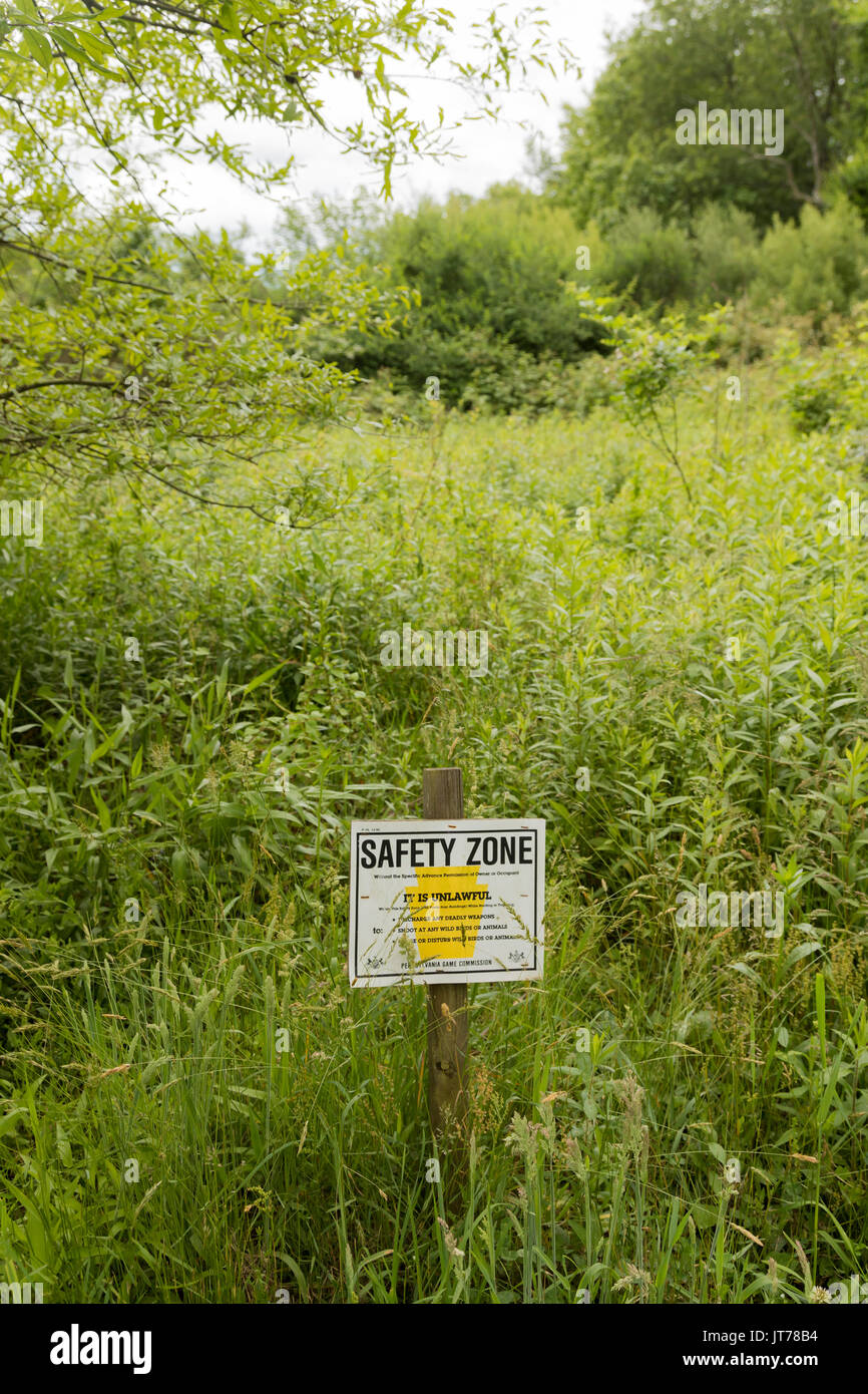 L'Indiana, Ohio - une zone de sécurité d'interdiction de chasse en jaune Creek State Park. Banque D'Images