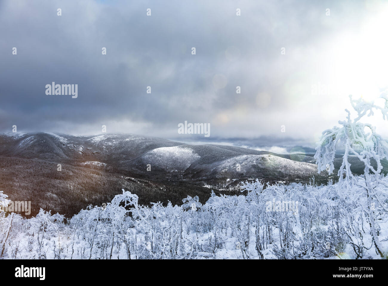Paysage d'hiver incroyable du haut de la montagne du Canada, Québec Banque D'Images
