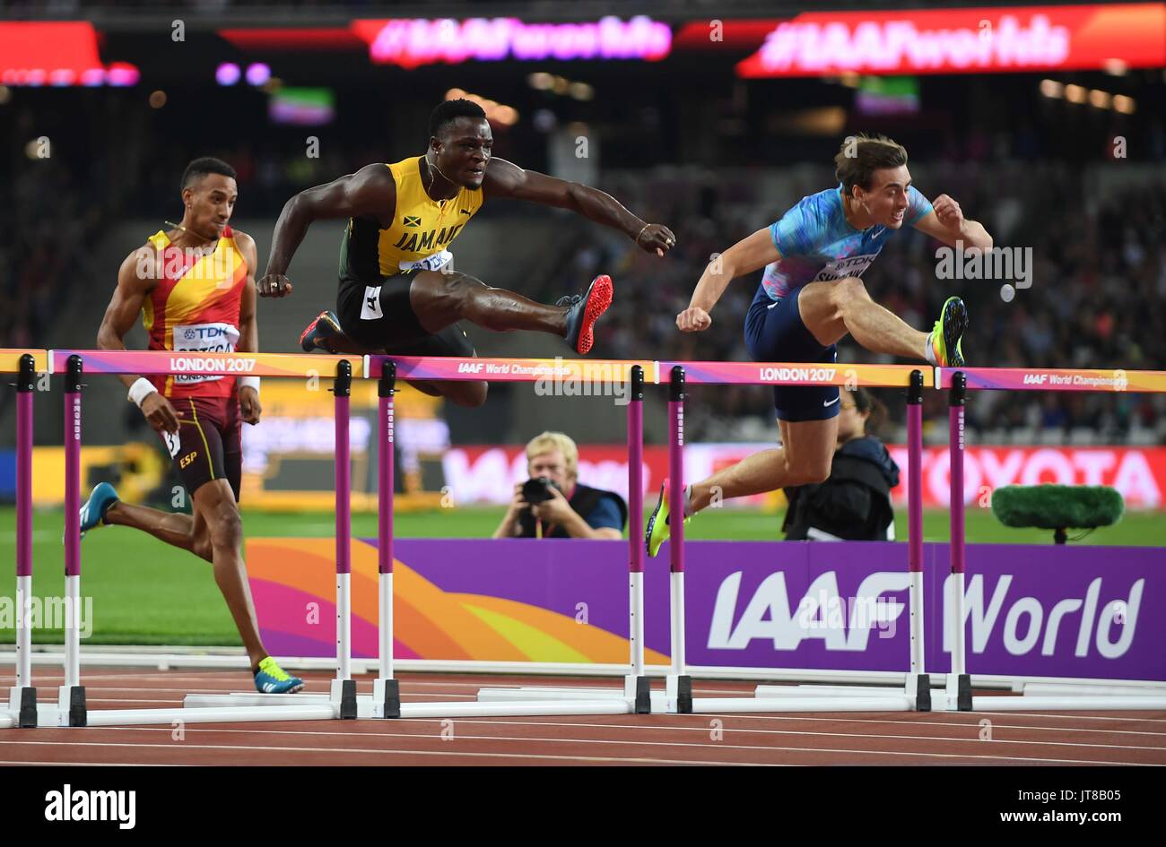 Londres, Royaume-Uni. 7e août, 2017. Omar MCLEOD (JAM) saute la dernière haie en tête. Mens 110m haies finale. Championnats du monde d'athlétisme de l'IAAF. Stade olympique de Londres. Queen Elizabeth Olympic Park. Stratford. Londres. UK. Le 07/08/2017. Credit : Sport en images/Alamy Live News Banque D'Images