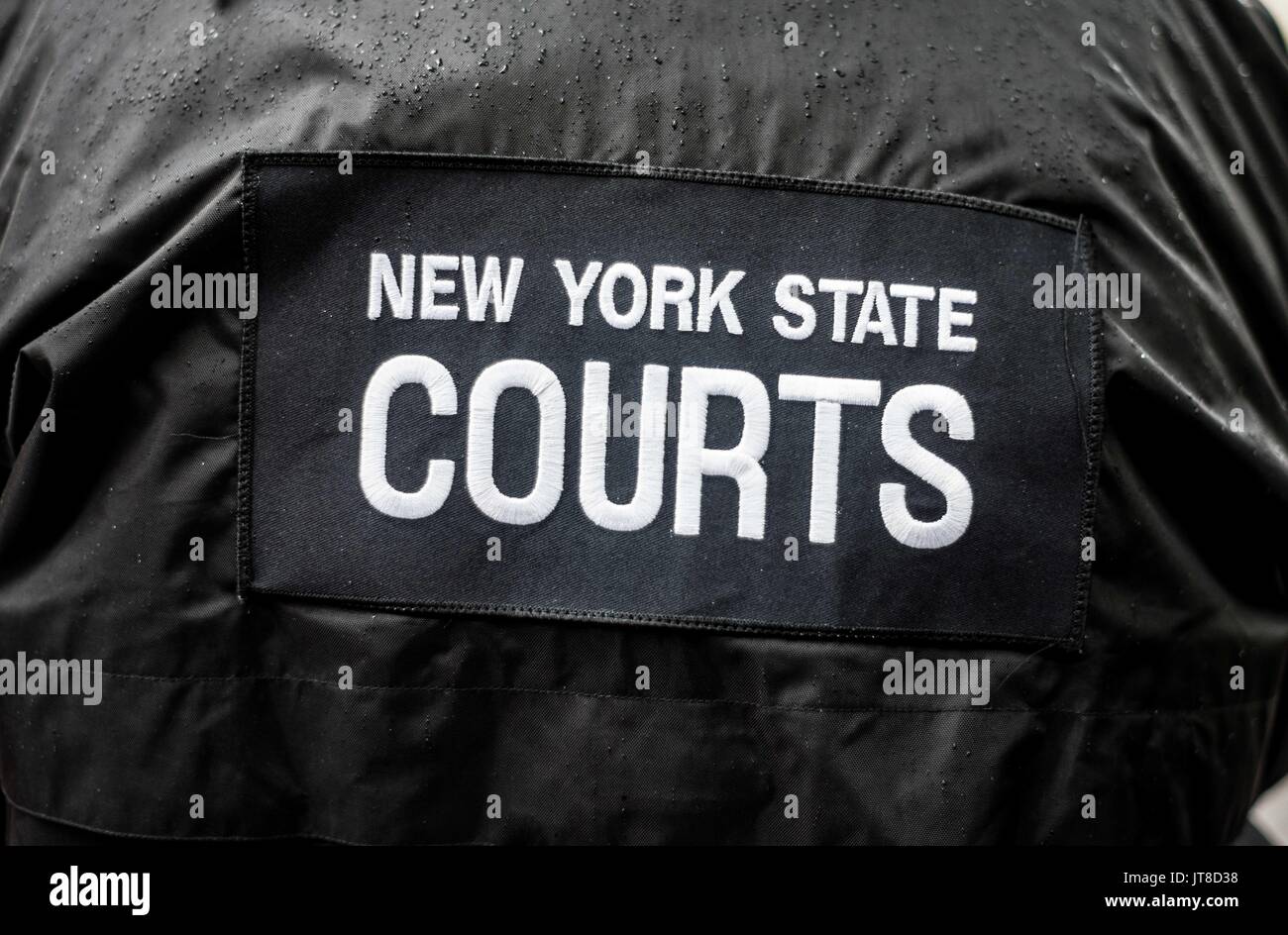 New York City, New York, USA. 7e août, 2017. Veste d'un officier de justice de l'État de New York Crédit : Sachelle Babbar/ZUMA/Alamy Fil Live News Banque D'Images