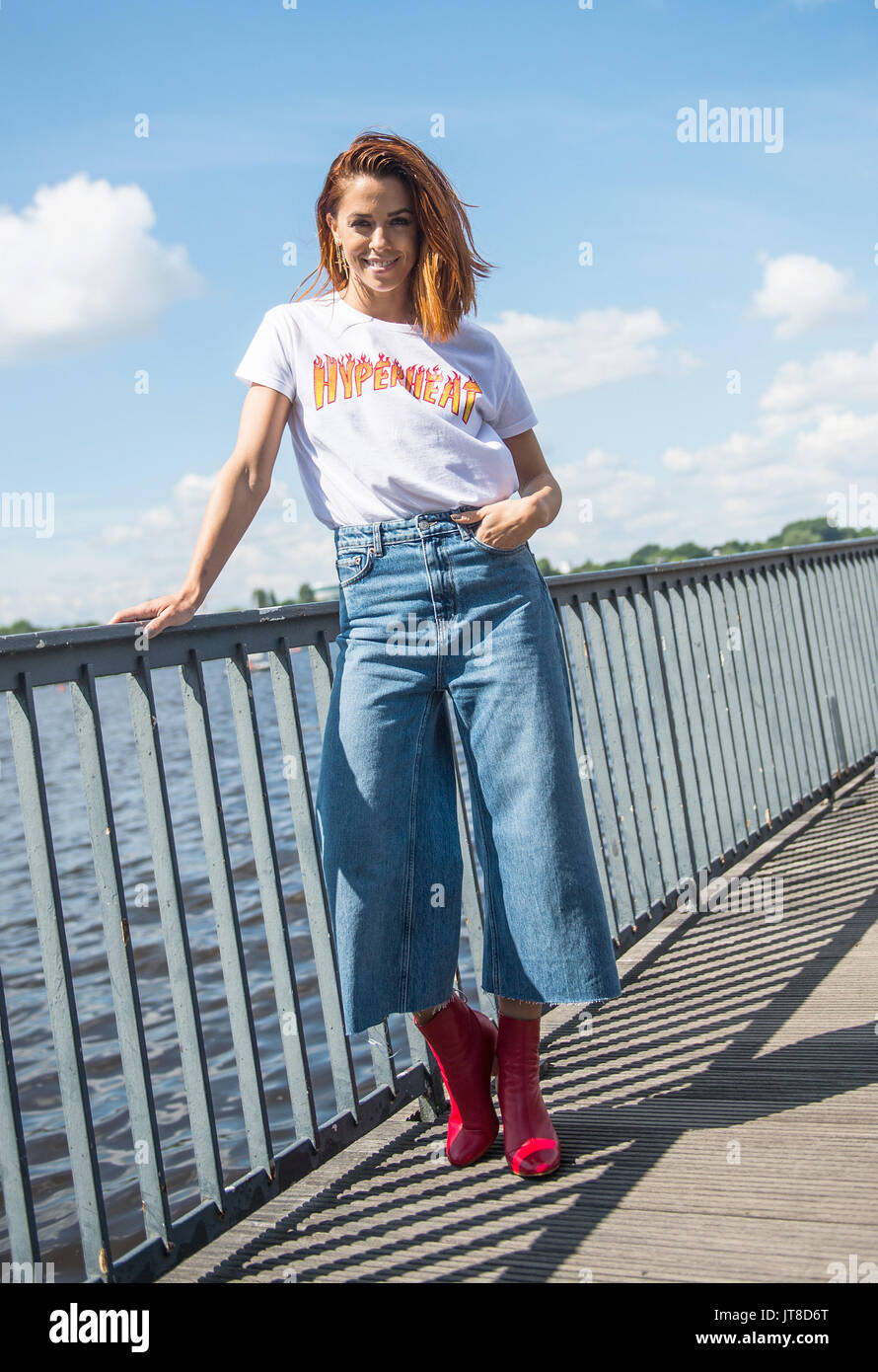 Hambourg, Allemagne. 26 juillet, 2017. La chanteuse pop allemande Vanessa Mai est posant pour l'appareil photo après une entrevue à Hambourg, Allemagne, 26 juillet 2017. Son nouvel album 'Regenbogen' sera libéré le 11 août 2017. Photo : Christina Sabrowsky/dpa/Alamy Live News Banque D'Images