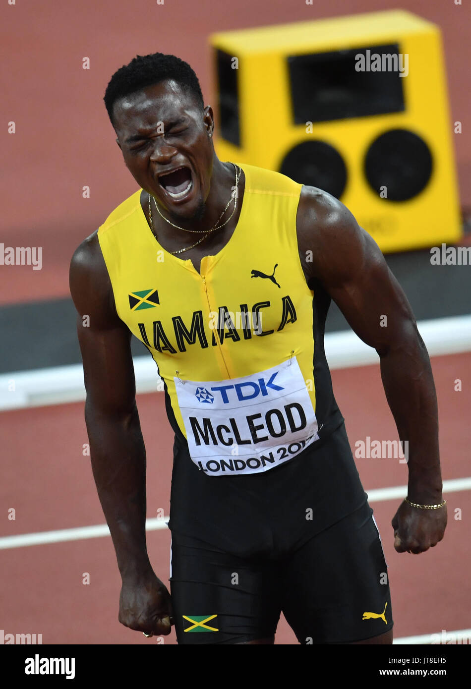 Londres, Royaume-Uni. 7e août, 2017. L'athlète jamaïcain Omar McLeod célèbre sa victoire dans le 110 mètres haies hommes épreuve de sauts à l'IAAF Londres 2017 Championnats du monde d'athlétisme à Londres, Royaume-Uni, le 7 août 2017. Photo : Bernd Thissen/dpa/Alamy Live News Banque D'Images