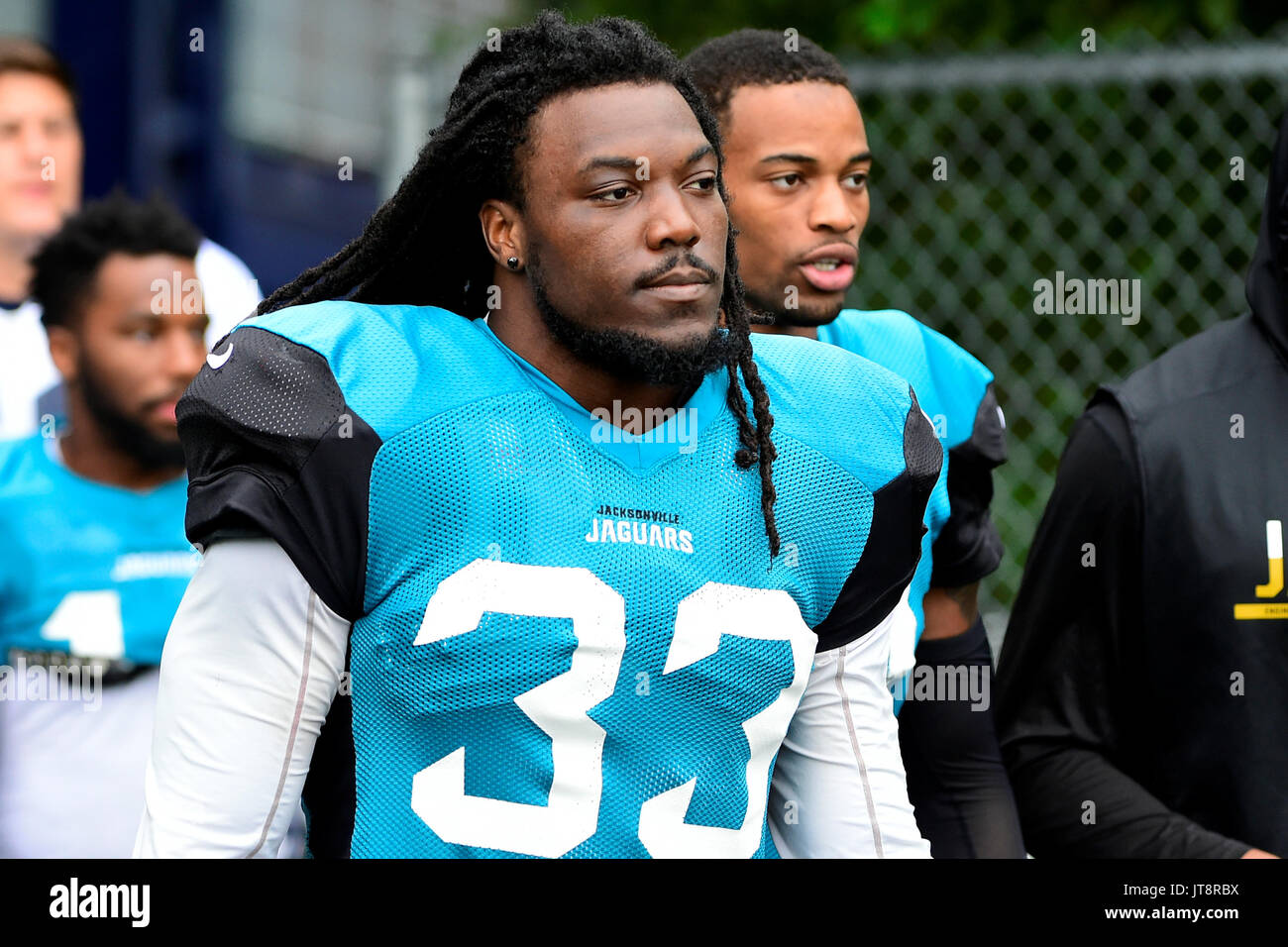 8 août 2017 : Jacksonville Jaguars Chris running back (33) Ivoire fait son chemin à la pratique champs au New England Patriots training camp tenu au Stade Gillette, à Foxborough, Massachusetts. Les Patriots sont hébergeant l'Jaguars au camp jusqu'à leur jeu d'avant saison. Eric Canha/CSM Banque D'Images