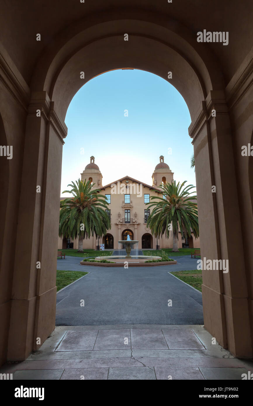 Vue de l'ancien complexe de l'Union européenne et l'ancien bâtiment de l'Union européenne à l'université de Stanford à Palo Alto, Californie, États-Unis Banque D'Images