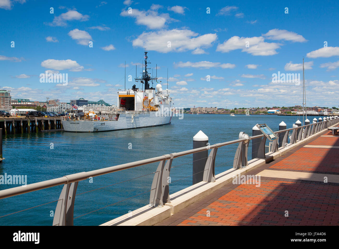 Boston, Massachusetts, USA - 7 juillet 2016 : United States Coast Guard des navires amarrés dans le port de Boston Banque D'Images