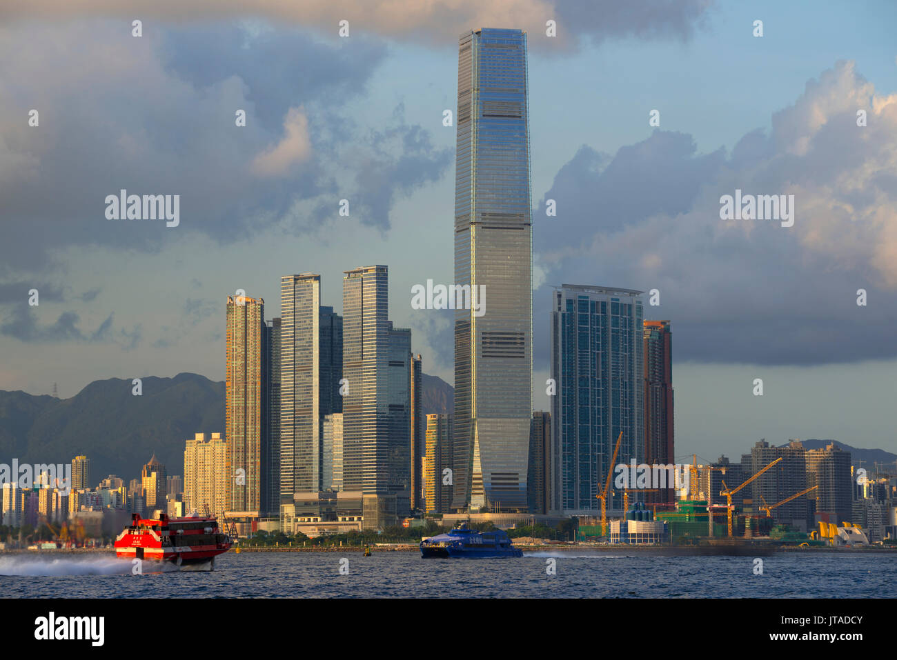 La nouvelle ville de Kowloon et de Hong Kong, le plus haut bâtiment de l'International commerce center ICC, Hong Kong, Chine. Banque D'Images