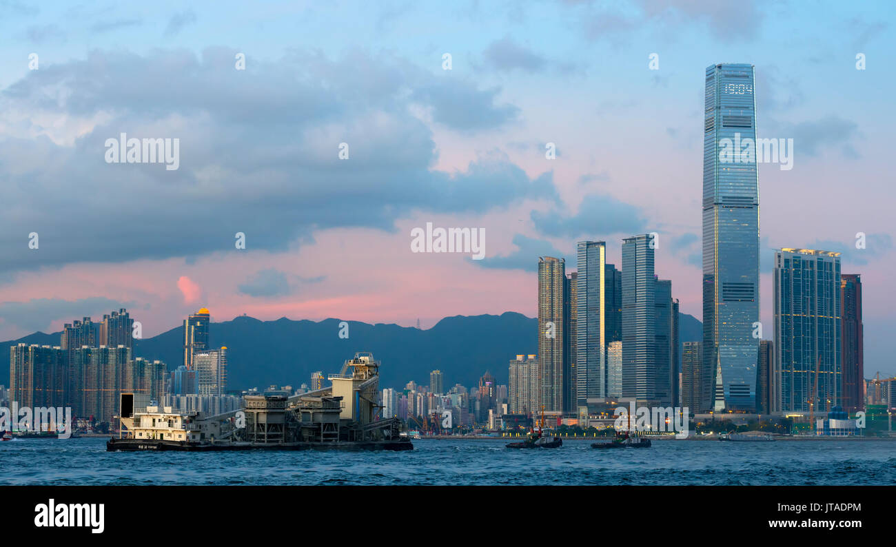 La nouvelle ville de Kowloon et de Hong Kong, le plus haut bâtiment de l'International commerce center ICC, Hong Kong, Chine. Banque D'Images