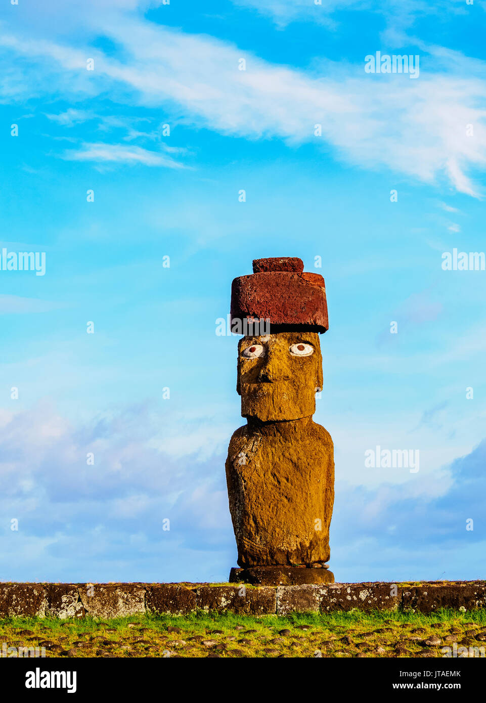 Moai de l'ahu Ko Te Riku, complexe archéologique Tahai, parc national de Rapa Nui, Site du patrimoine mondial de l'UNESCO, l'île de Pâques, Chili, Amérique du Sud Banque D'Images