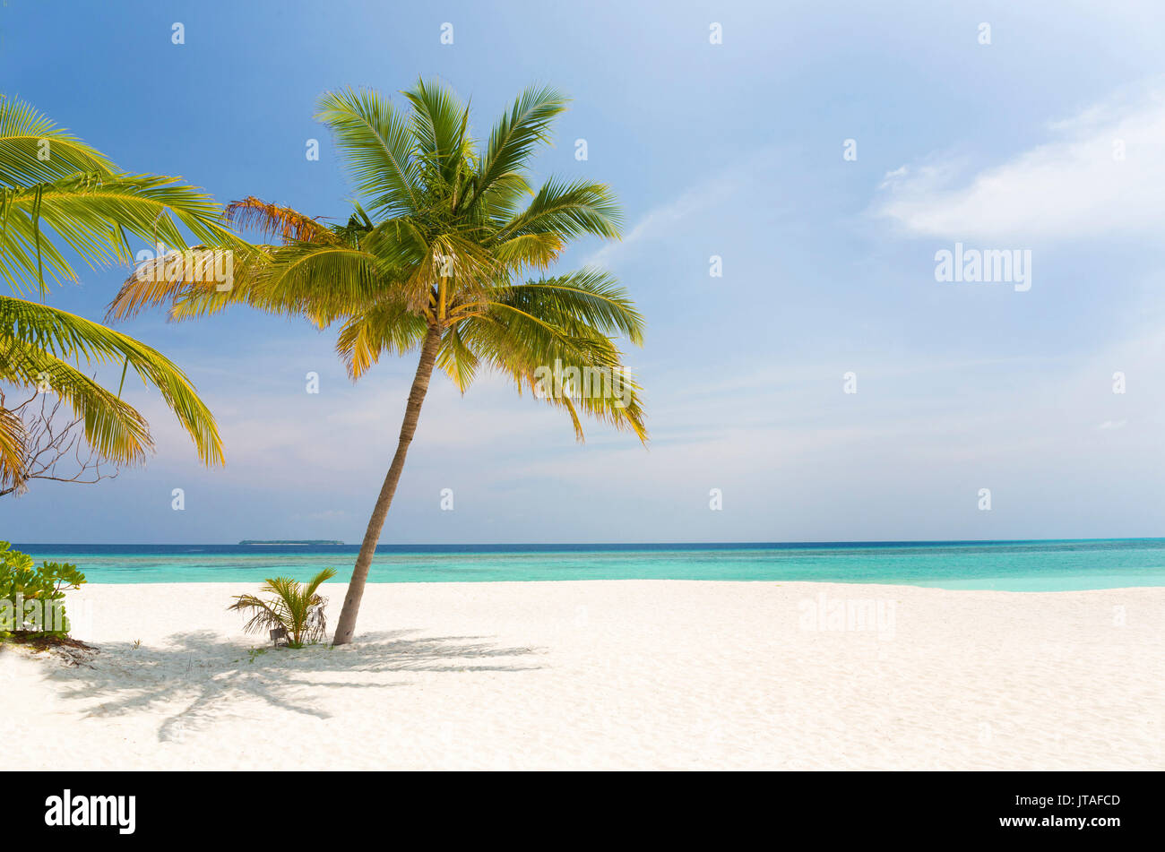 Scène de plage tropicale, le Coco Palm Dhuni Kolhu Resort, atoll de Baa, République des Maldives, l'Océan Indien, l'Asie Banque D'Images