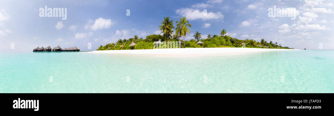 Vue panoramique de l'île tropicale de Dhuni Kolhu, l'atoll de Baa, République des Maldives, l'Océan Indien, l'Asie Banque D'Images