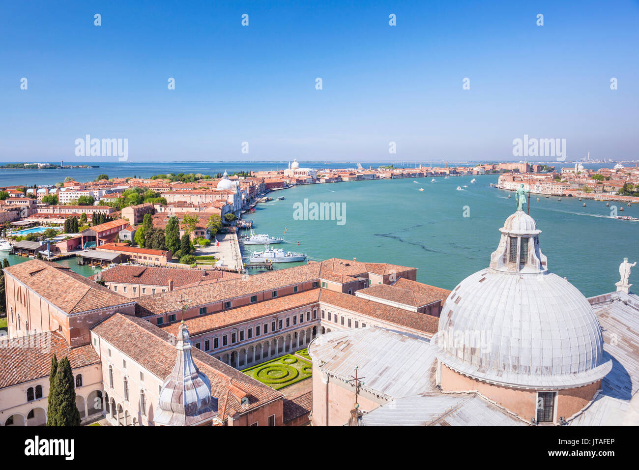 Église de San Giorgio Maggiore, le toit et le dôme, avec vue sur l'île de Giudecca, à Venise, l'UNESCO World Heritage Site, Vénétie, Italie, Europe Banque D'Images