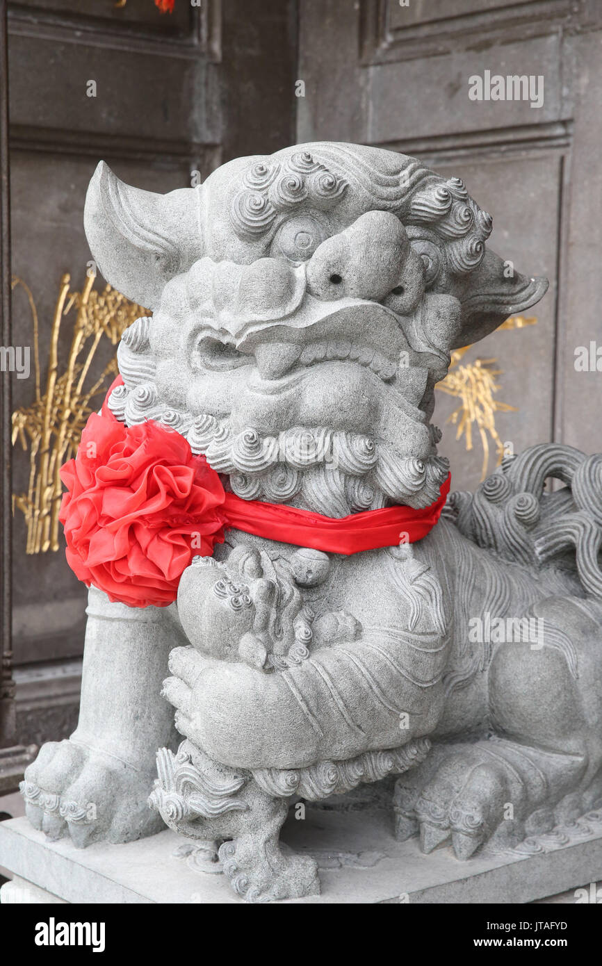 Lion gardien impérial, un temple Taoïste, Nghia Hoi Quan pagode, Ho Chi Minh City, Vietnam, Indochine, Asie du Sud-Est, l'Asie Banque D'Images