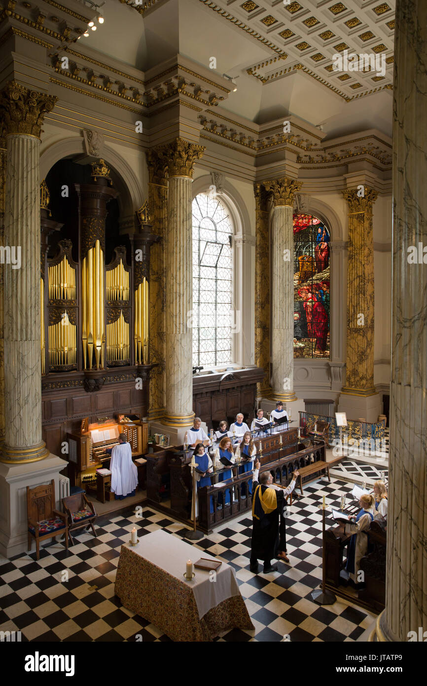 La Cathédrale de Birmingham Chœur chantant lors d'une révision pour les athlètes à partir de la Jamaïque et des États-Unis la préparation pour les Championnats du monde d'athlétisme. Banque D'Images La Cathédrale de Birmingham Chœur chantant lors d'une révision pour les athlètes à partir de la Jamaïque et des États-Unis la préparation pour les Championnats du monde d'athlétisme. Banque D'Images