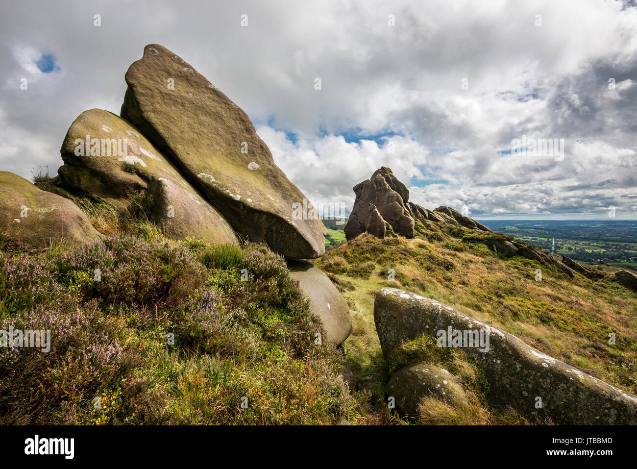 Les blattes des rochers près de Ramshaw dans le parc national de Peak District, Staffordshire, Angleterre. Banque D'Images