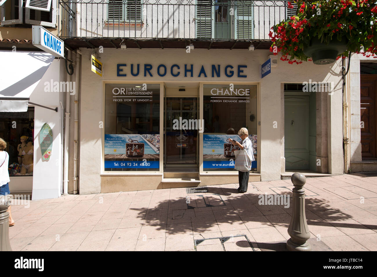 La direction générale des changes EUROCHANGE à Antibes, ville balnéaire méditerranéenne situé entre Cannes et Nice sur la côte d'Azur, Provence-Alpes-Côte d'Azur Banque D'Images