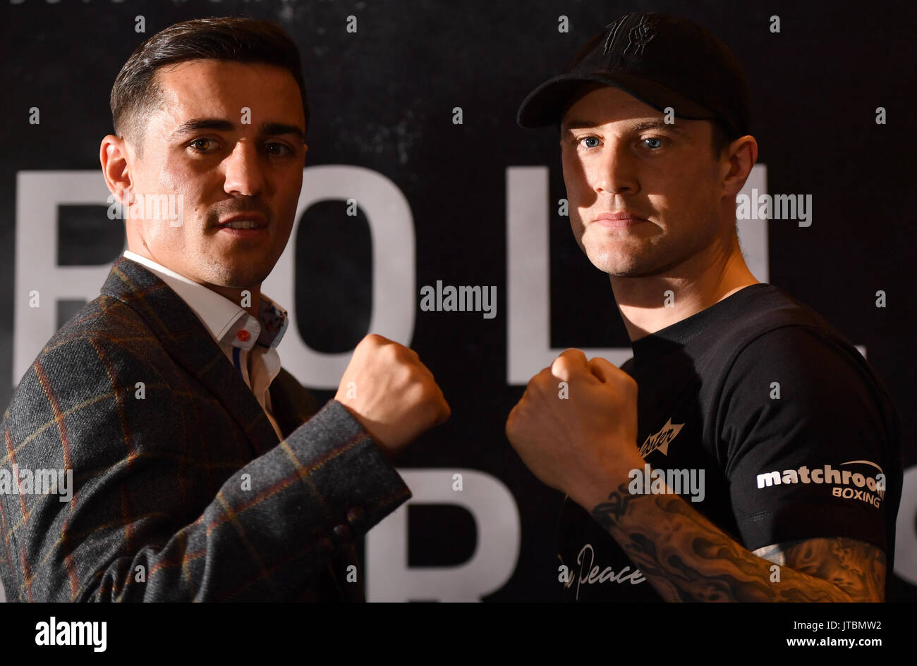 Anthony Crolla (à gauche) et Ricky Burns posent lors d'une conférence de presse à l'hôtel Radisson Edwardian Hotel Manchester. Banque D'Images