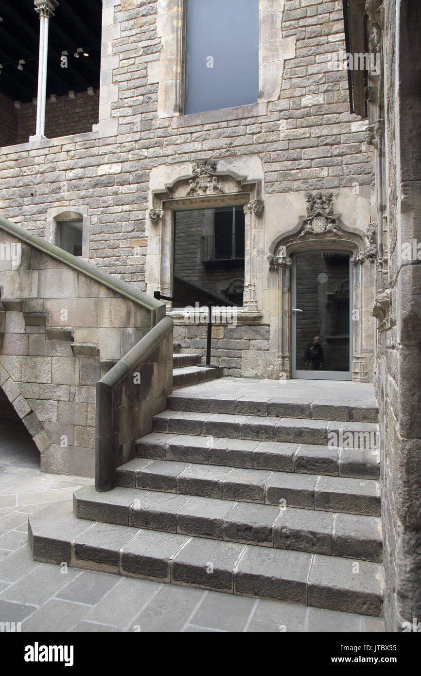 Entrée du musée d'histoire de Barcelone Espagne Banque D'Images