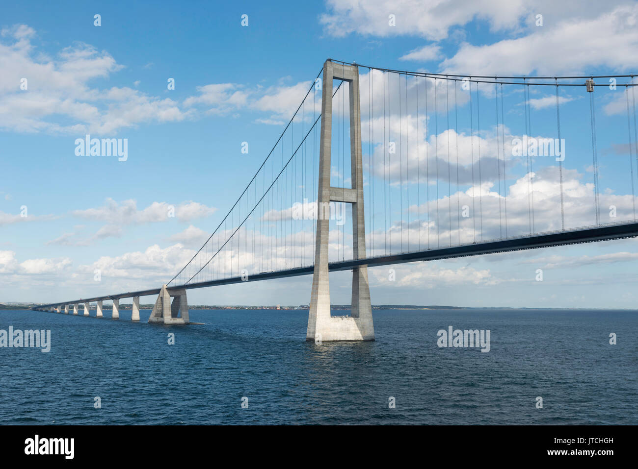 Grand pont suspendu reliant la Nouvelle-Zélande Danemark la courroie et la Fionie Banque D'Images