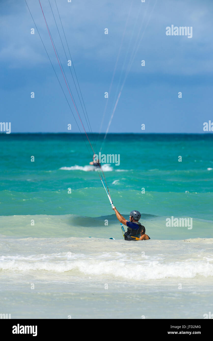 Kite surfer, Diani, Kenya Banque D'Images