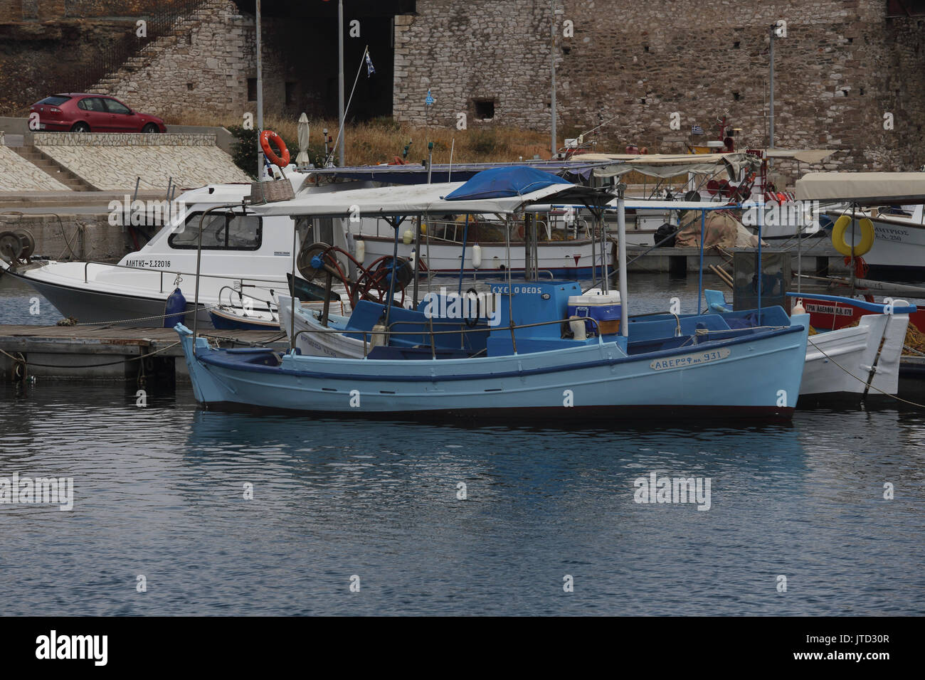 Port de Lavrio Grèce Attique bateaux de pêche Banque D'Images