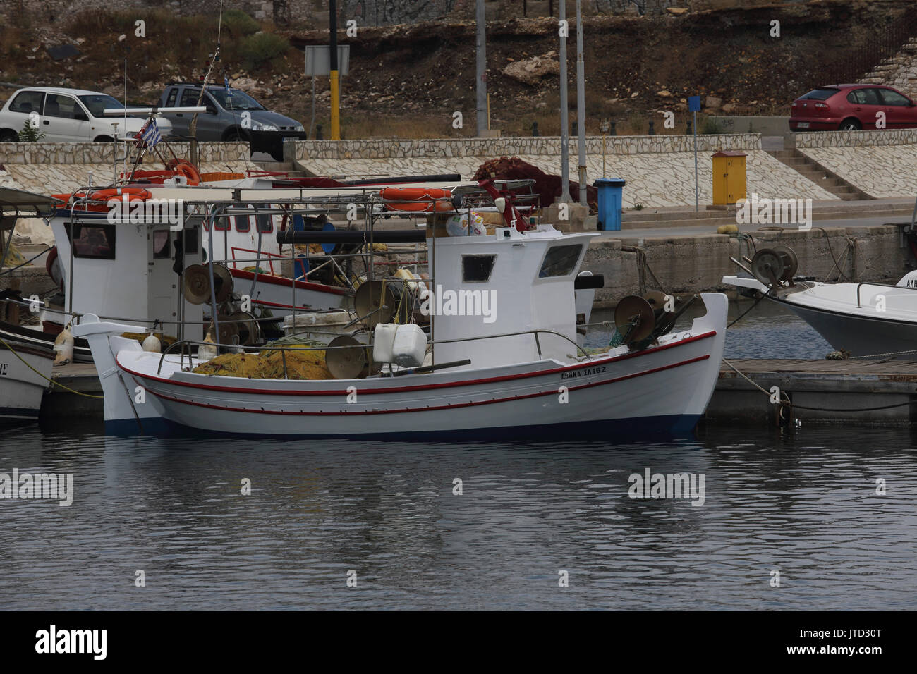 Port de Lavrio Grèce Attique bateaux de pêche Banque D'Images