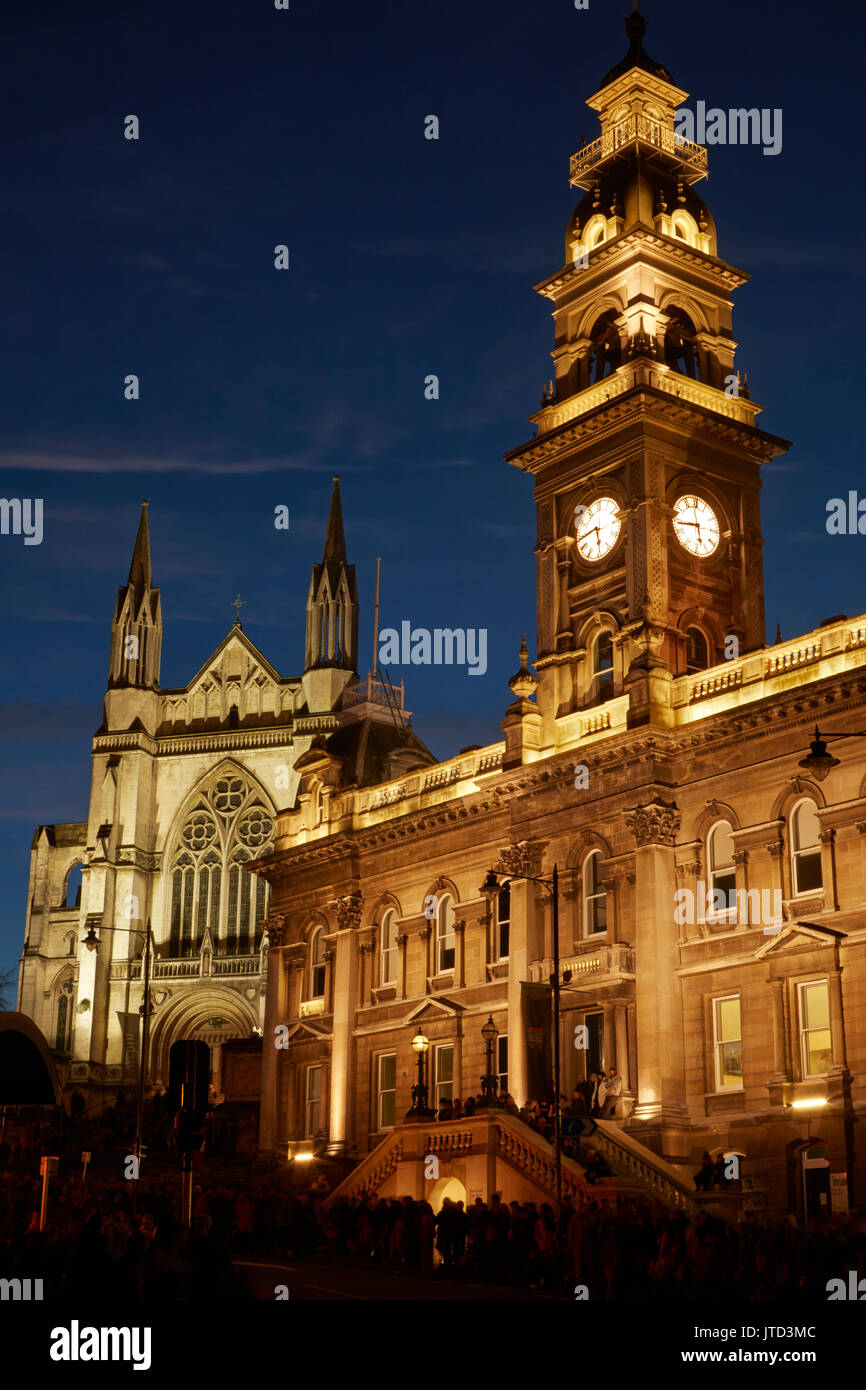 La Cathédrale St Paul et municipaux Chambers la nuit, octogone, Dunedin, île du Sud, Nouvelle-Zélande Banque D'Images