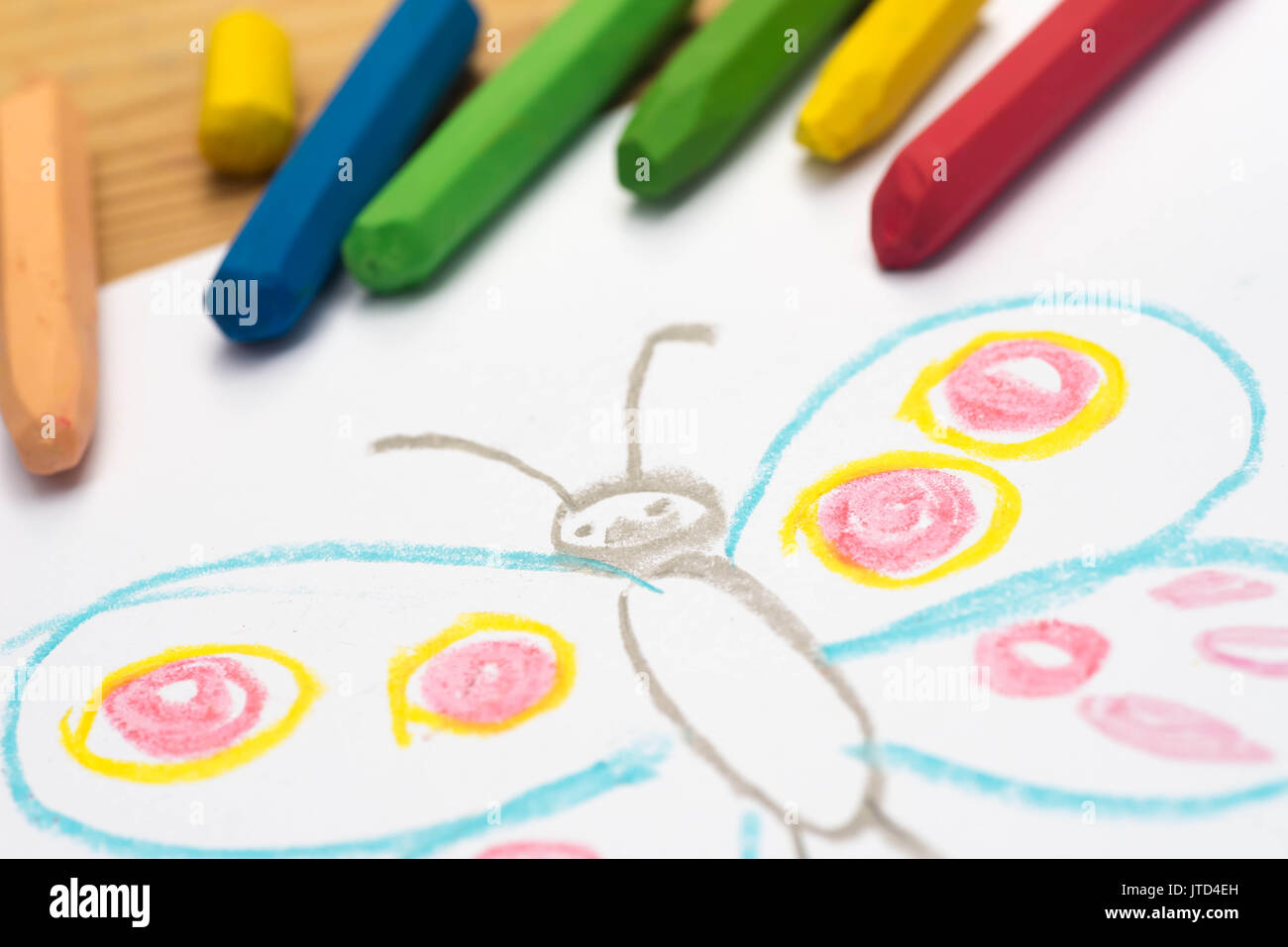 Dessin crayon enfant, papillon , selective focus Banque D'Images