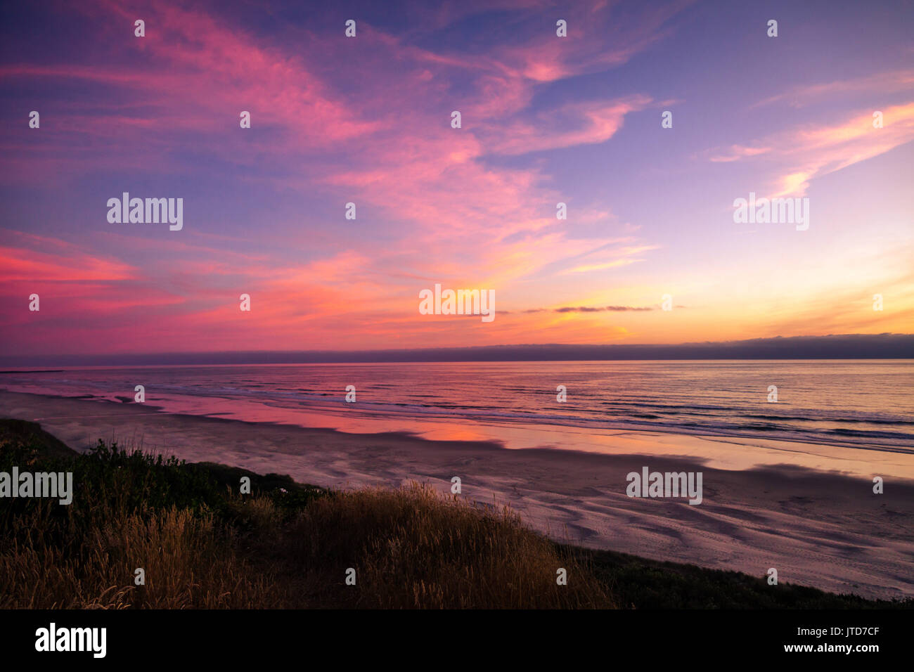 Coucher du soleil vif sur la côte du Pacifique, États-Unis Banque D'Images