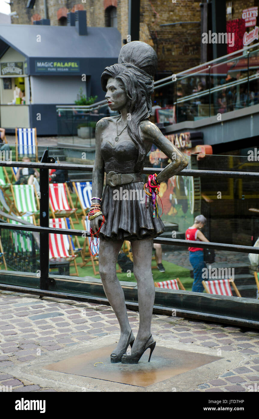 London, UK, 19/07/2017 Amy Winehouse statue en marché de Camden. Amy était un résident de Camden. Banque D'Images