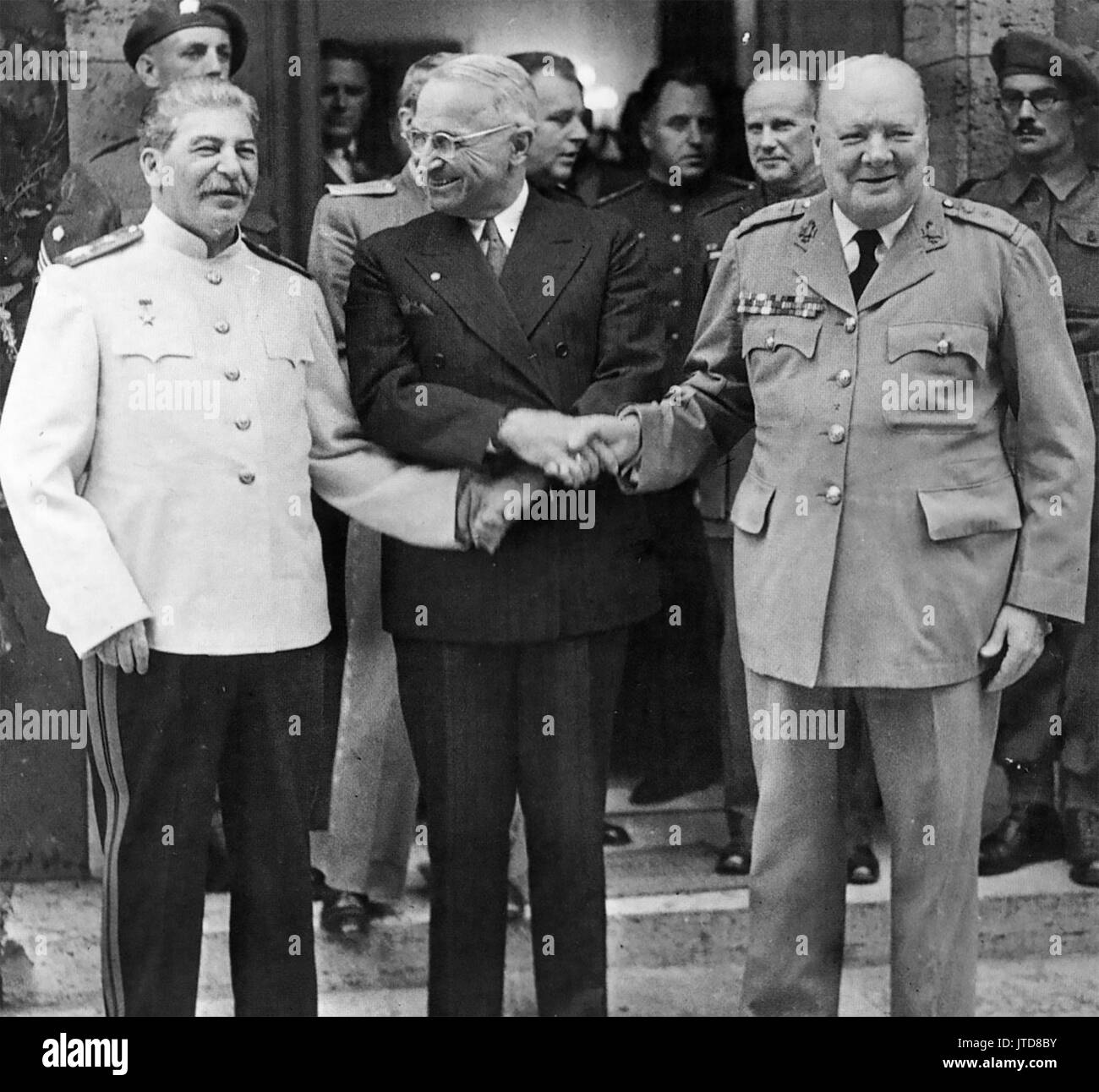 Conférence de Potsdam en juillet-août 1945. De gauche à droite : Joseph Staline, Harry Truman, Winston Churchill Banque D'Images