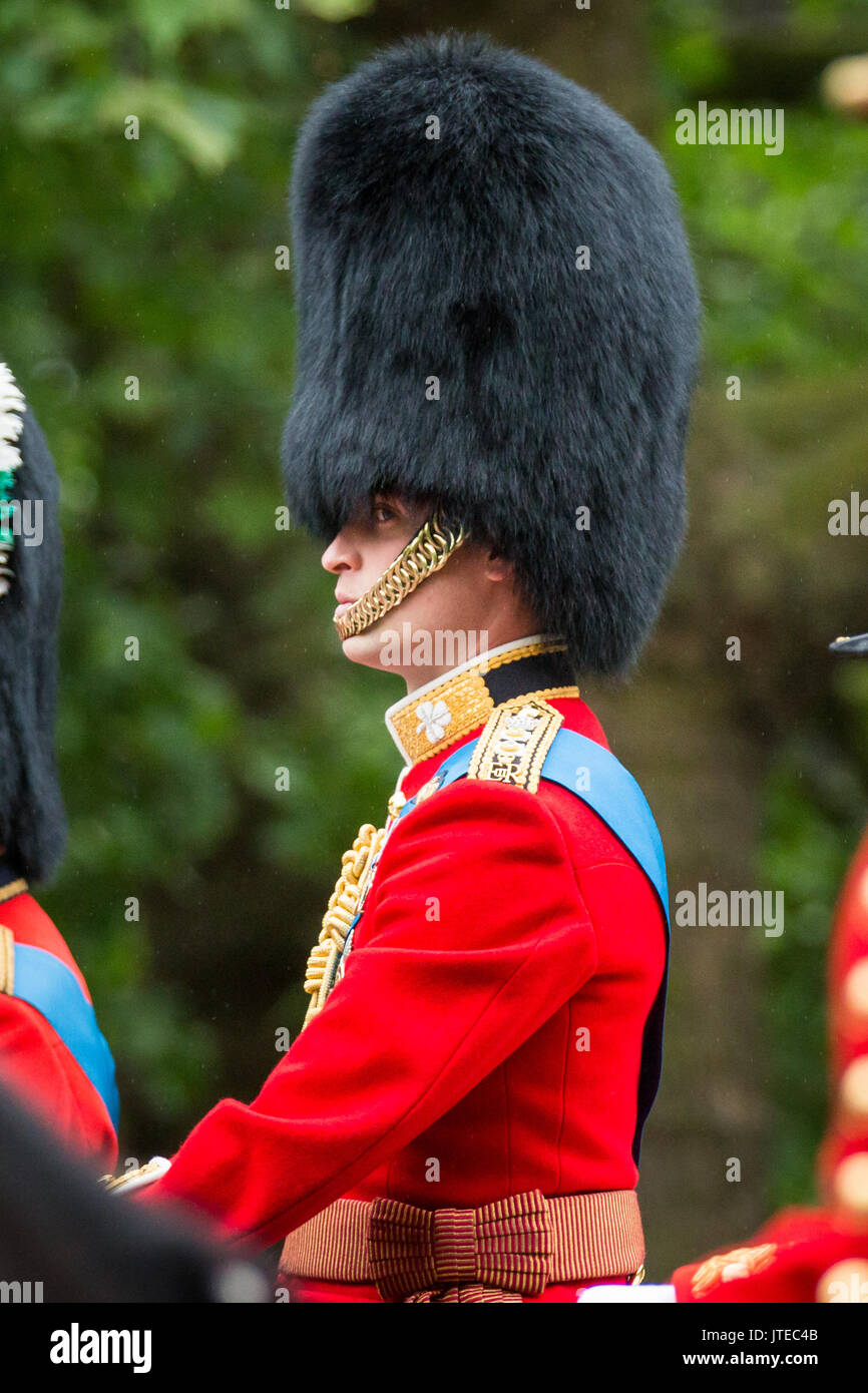 S.a.r. le Prince William, duc de Cambridge portant l'uniforme de cérémonie pour les Gardes irlandais, où il détient le titre honorifique de colonel. 13/6/2015 Banque D'Images