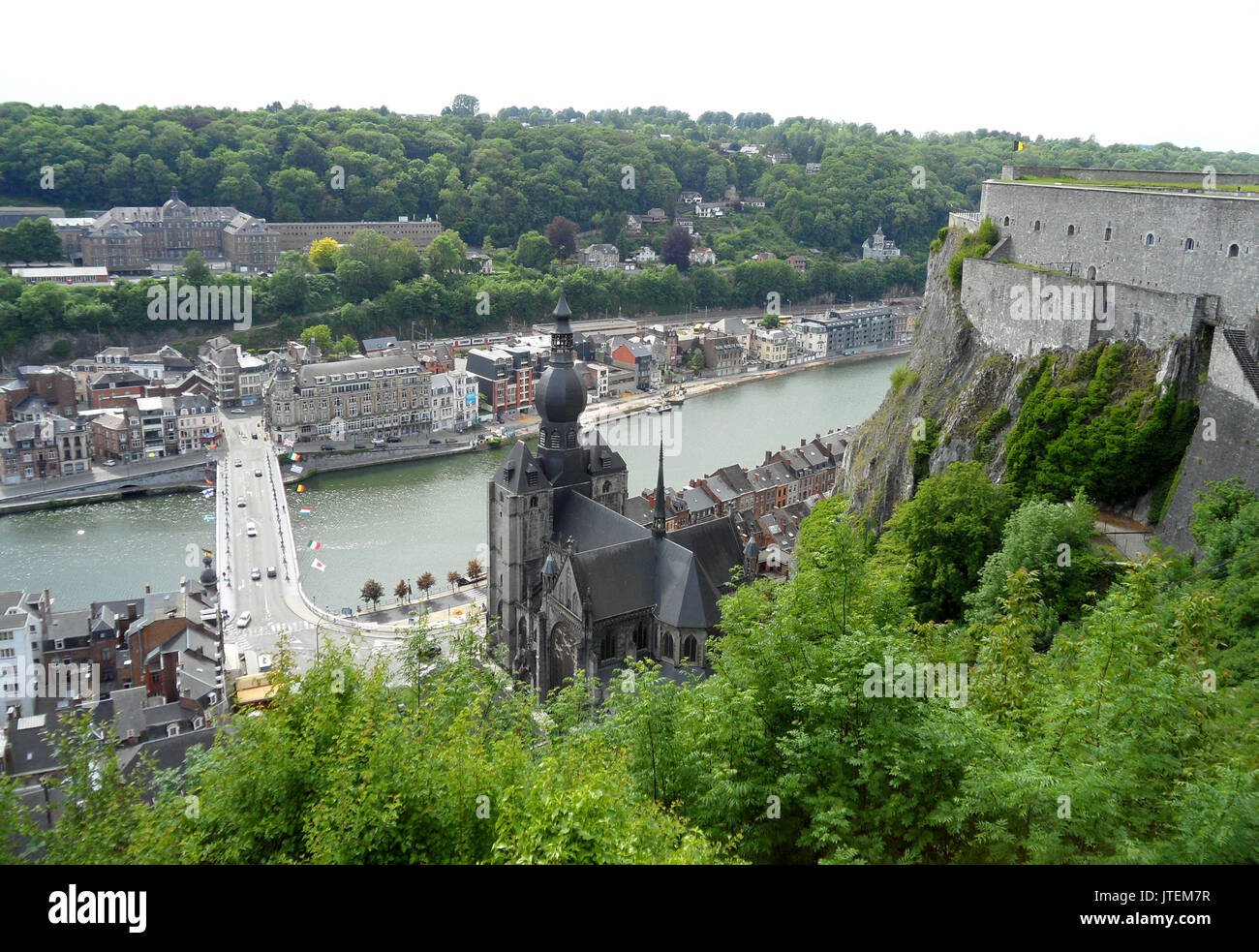 Vue aérienne impressionnante de Dinant comme vu de la Citadelle de Dinant, Région Wallonne, Belgique Banque D'Images