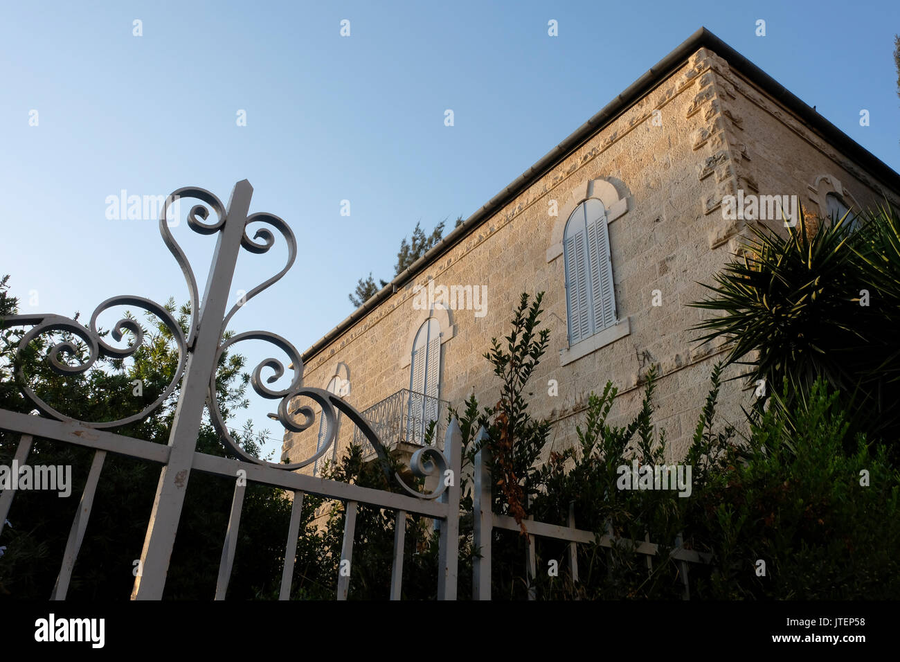 Extérieur de Beit Moses house de l'AJC American Jewish Committee à Nachlaot ou Nahlaot un regroupement de 23 quartiers ancienne cour qui peuplaient la nouvelle ville après avoir quitté la ville fortifiée de Jérusalem à la fin du 19e siècle situé dans l'ouest de Jérusalem Israël Banque D'Images