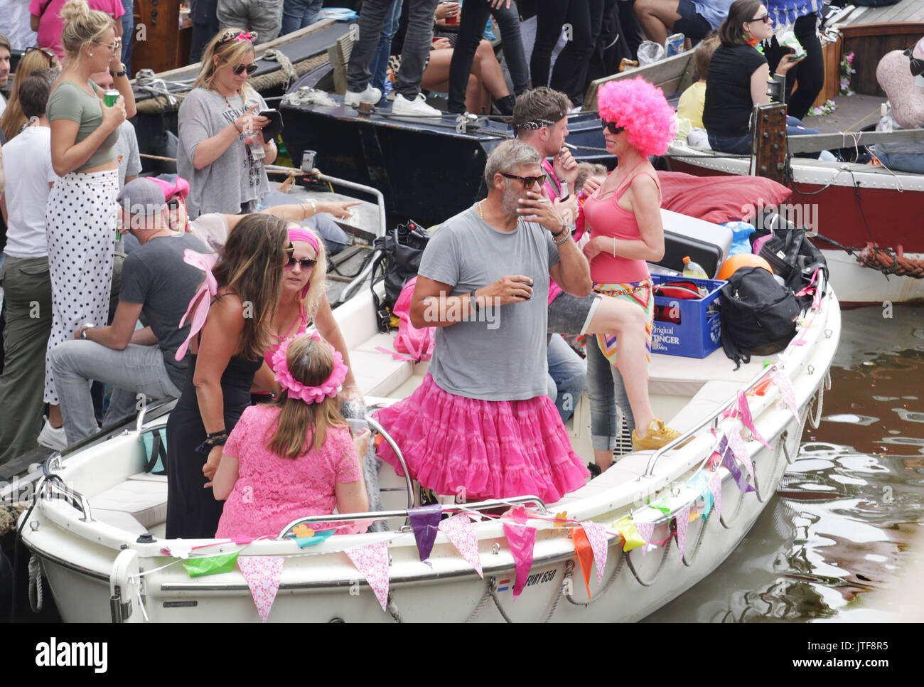 La bohème sur le bateau dans le canal Prinsengracht participant à la parade lors d'un canal à Amsterdam Amsterdam Gay Pride le 5 août , 2017 à Amsterdam Banque D'Images