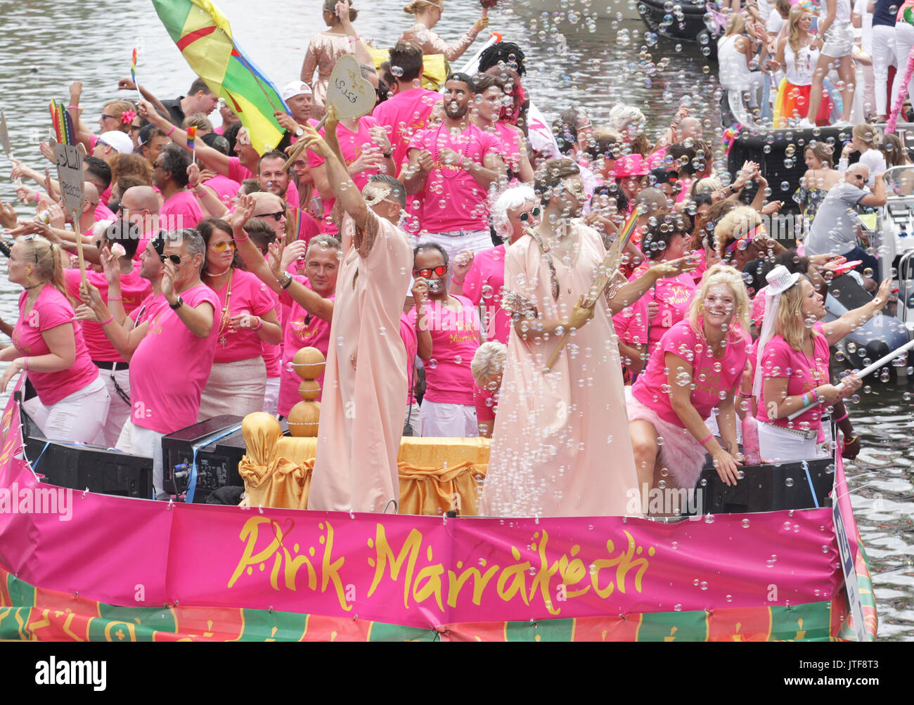 La bohème sur le bateau dans le canal Prinsengracht participant à la parade lors d'un canal à Amsterdam Amsterdam Gay Pride le 5 août , 2017 à Amsterdam Banque D'Images