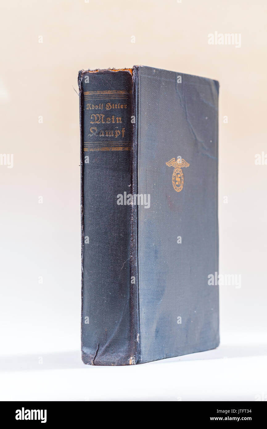 1943 Une édition allemande de Mein Kampf un livre autobiographique par Adolf Hitler. Banque D'Images