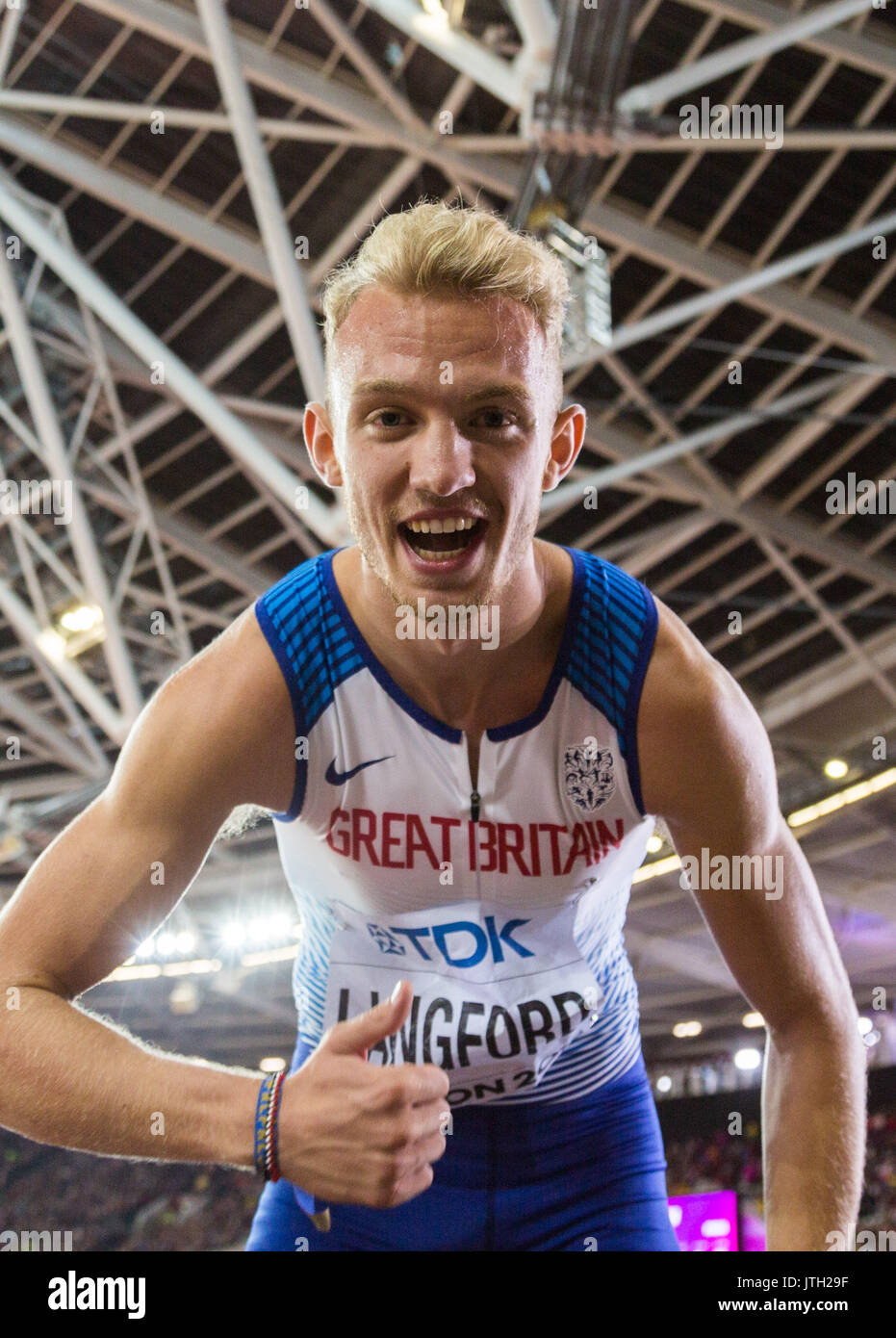 Londres, Royaume-Uni. Le 08 août, 2017. Londres, le 08 août 2017 . Kyle Langford, Grande-Bretagne, célèbre sa 4e place dans la finale du 800 m hommes sur cinq jours de l'IAAF 2017 Championnats du monde de Londres au London Stadium. Crédit : Paul Davey/Alamy Live News Banque D'Images