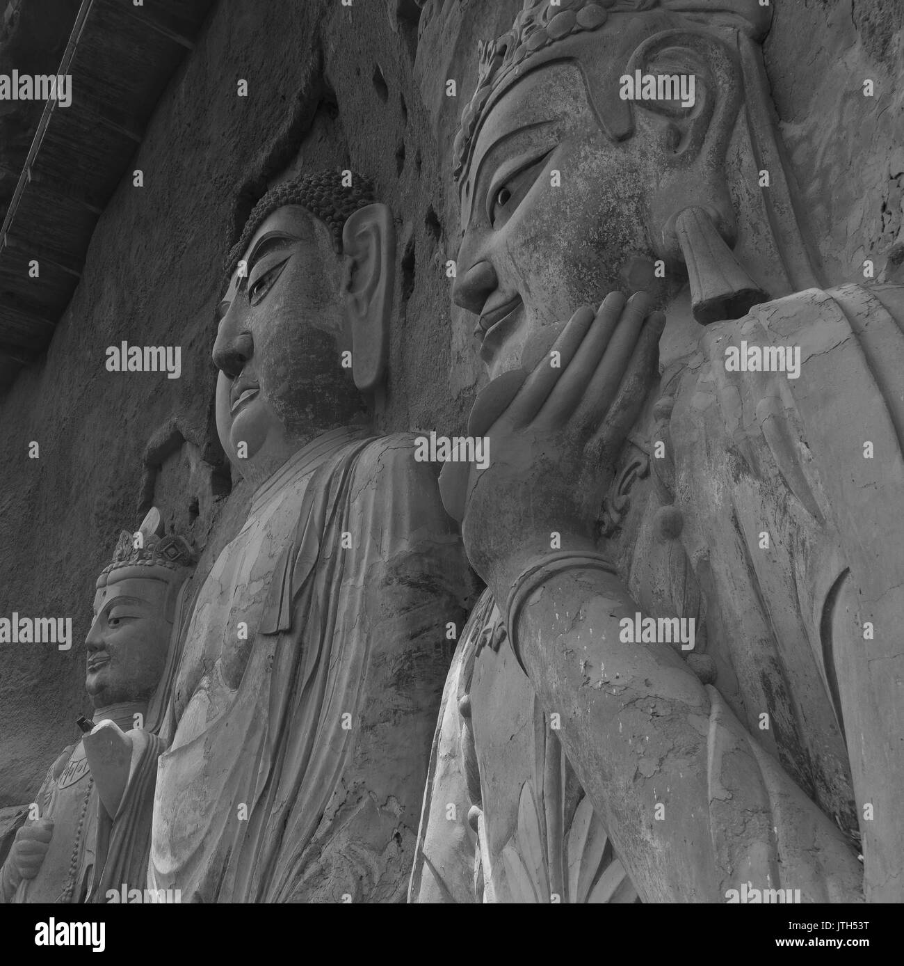 Tianshui, Tianshui, Chine. 9 Août, 2017. Tianshui, CHINE-Août 9 2017 : (usage éditorial uniquement. Chine), Grottes de montagne Maiji situé dans la région de Tianshui, province de Gansu, du nord-ouest de la Chine, est répertorié comme l'un des quatre plus importantes grottes, en Chine. Les grottes de montagne Maiji sont distinct des trois autres qu'ils présenter sculptures exquises et sont connus sous le nom de ''Oriental Sculpture Museum'' pour leurs nombreuses grottes, statues et parfaite longue histoire. Les grottes de montagne Maiji sont une série de grottes 194 coupe sur le côté vertical de la montagne Maiji, qui contient plus de 7 000 sculptur Banque D'Images