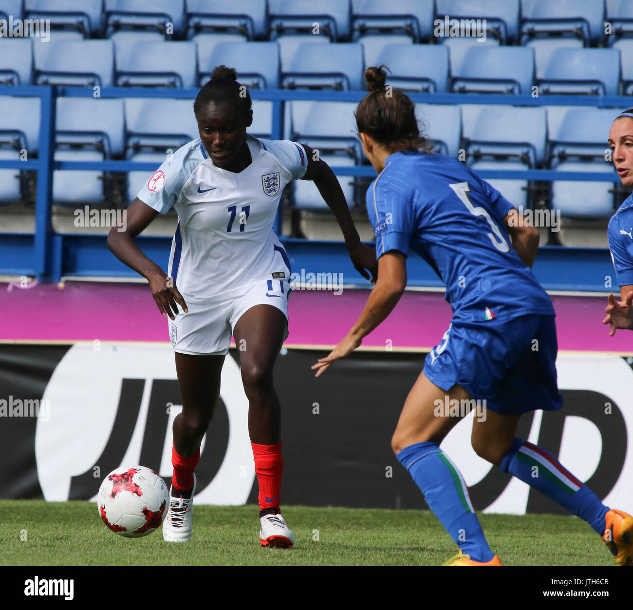 Mourneview Park, Lurgan, Irlande du Nord. 08 août 2017. Les femmes de l'UEFA des moins de 19 ans Groupe B - Italie v Angleterre. L'Angleterre est Rinsola Babajide (11). Crédit : David Hunter/Alamy Live News. Banque D'Images