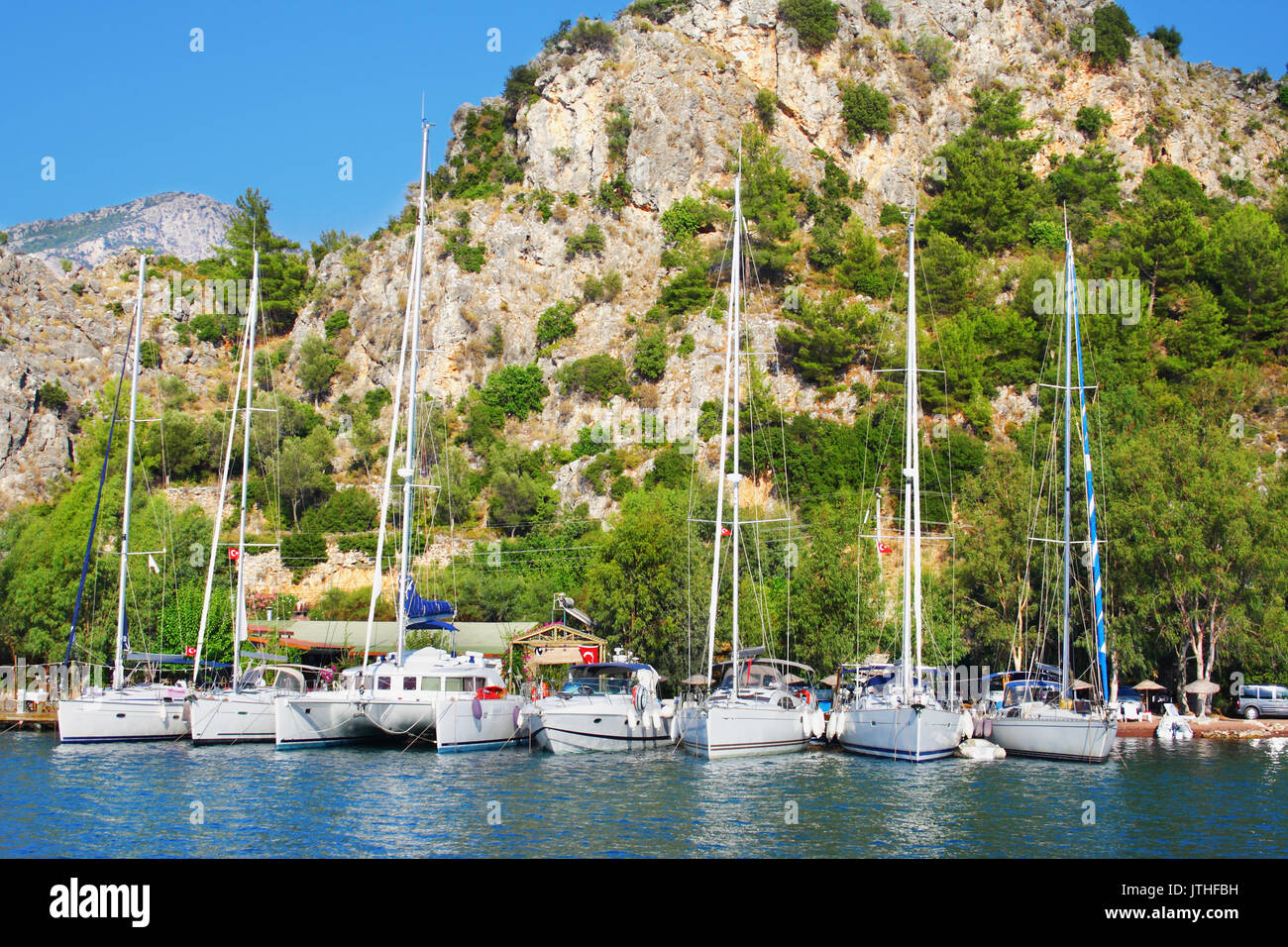 Yachts amarrés dans le port turc Banque D'Images