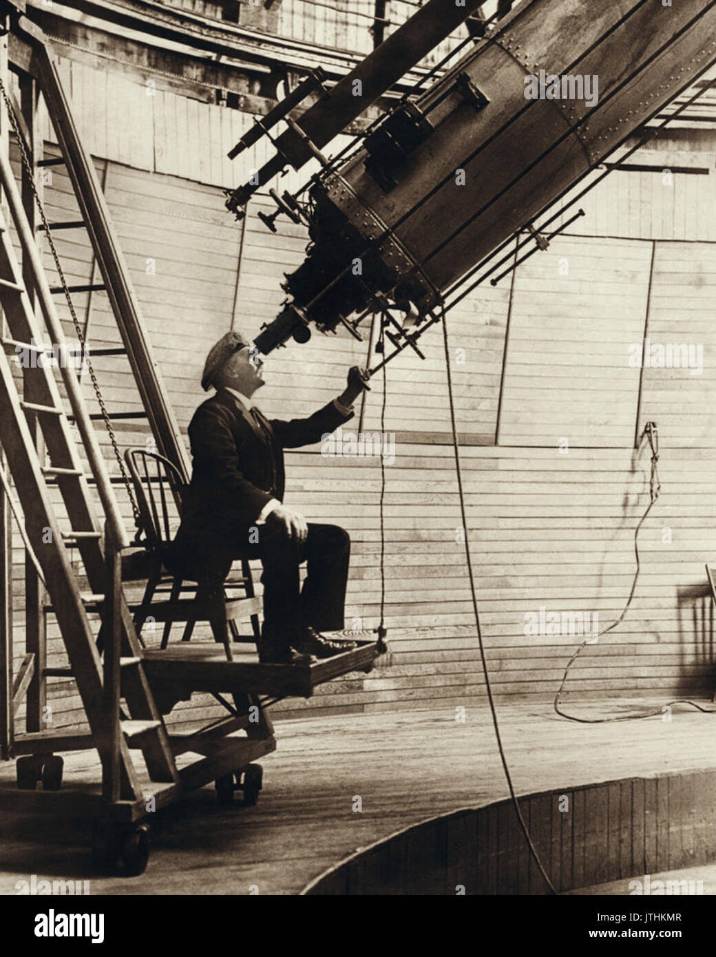 Percival Lowell observant Vénus de l'Observatoire Lowell en 1914 Banque D'Images