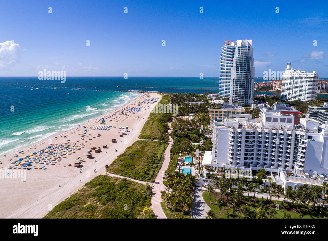 Miami Beach Florida, vue aérienne au-dessus, au-dessus, vue au-dessus, Océan Atlantique, sable, bains de soleil, immeubles résidentiels en copropriété, Continuum, F Banque D'Images
