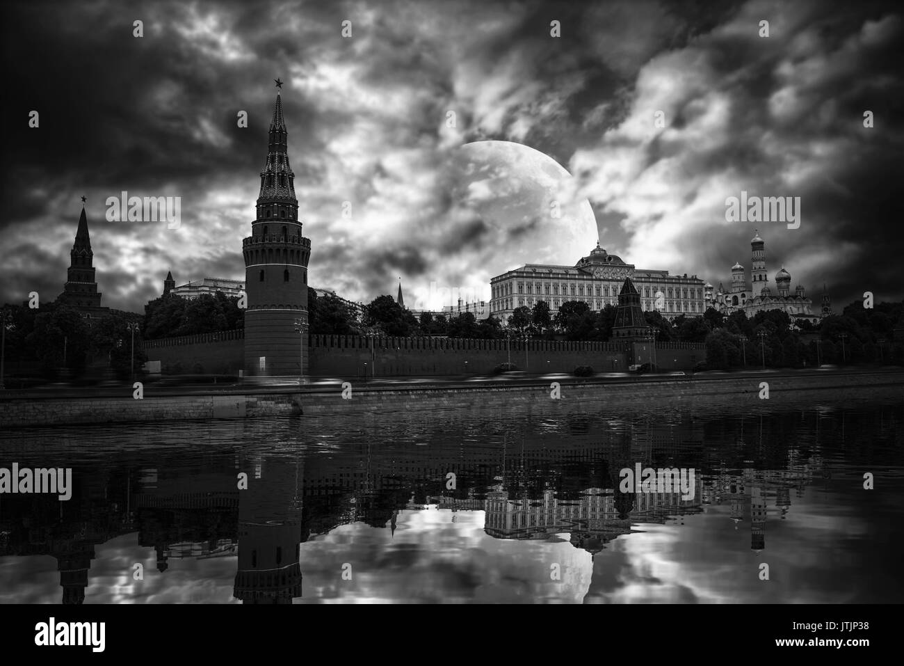 La place Rouge est le principal symbole de la Russie. Moscou. La nuit à la lumière de la lune. la photographie noir et blanc Banque D'Images