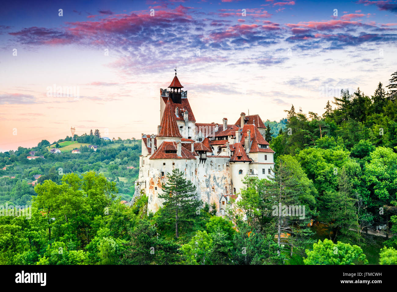 Le Château de Bran, Roumanie. Superbe image twilight HDR de forteresse de Dracula en Transylvanie, monument médiéval. Banque D'Images