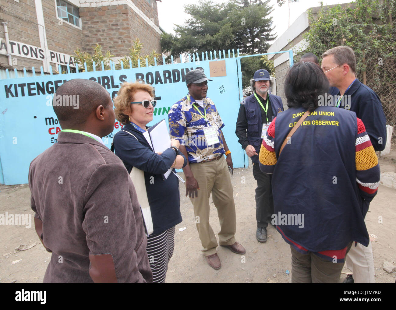 Kenya, Kenya. Le 08 août, 2017. Les observateurs de l'Union européenne au bureau de scrutin à St Monica dans le comté de Kajiado Kitengela, le 8 août 2017, au Kenya. Les Kenyans rendre aux urnes pour une élection très serrée entre le président sortant, Uhuru Kenyatta et son rival Raila Odinga. Crédit : Tom Maruko/Pacific Press/Alamy Live News Banque D'Images