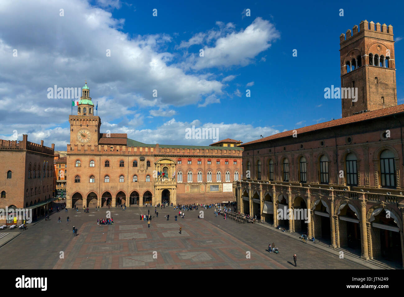 Palazzo d'Accursio, Piazza Maggiore, Bologne, Émilie-Romagne, Italie Banque D'Images