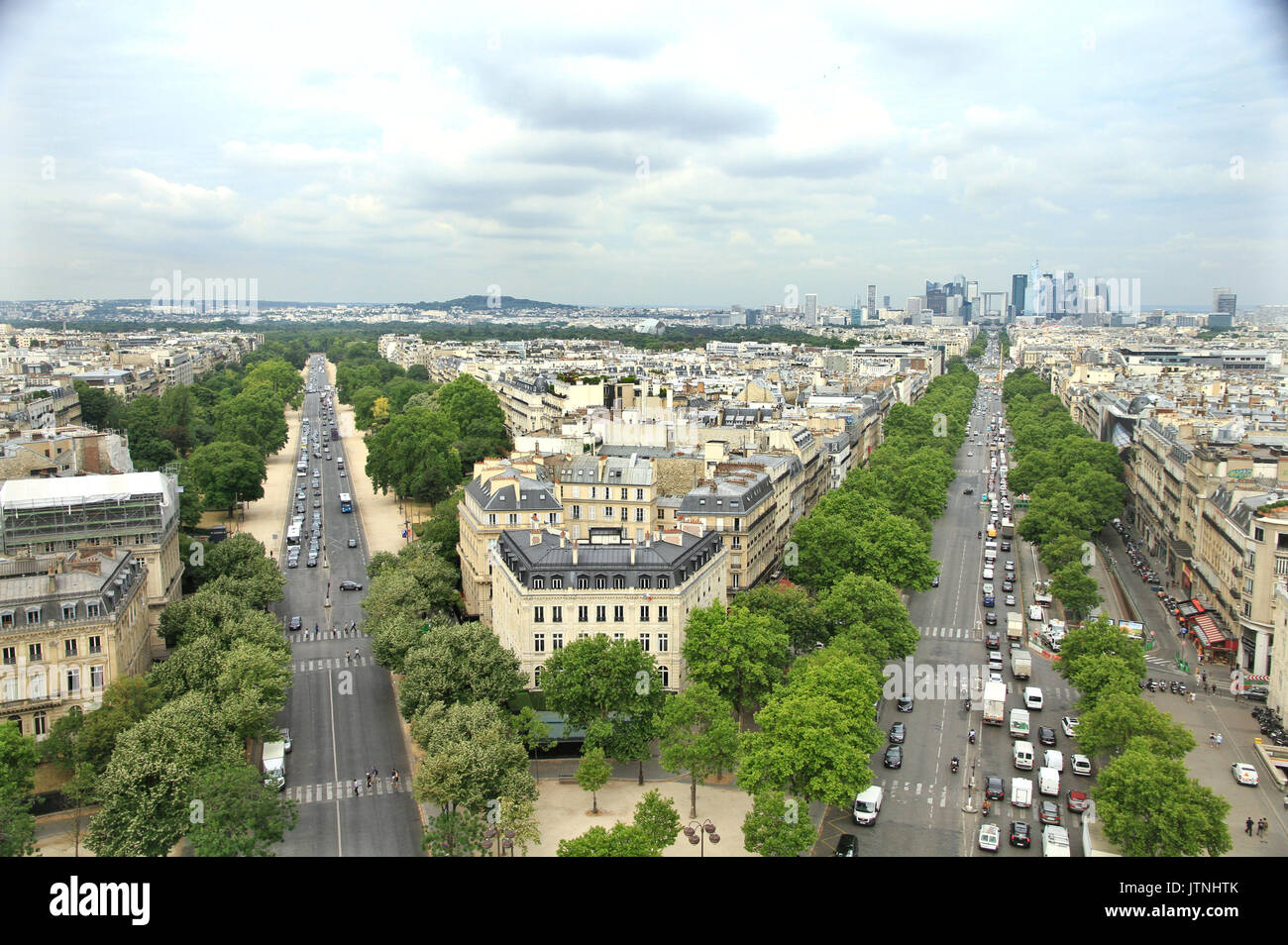 Illustration du quartier des affaires de la Défense, le premier quartier d'affaires européen par l'étendue de son parc de bureaux. Immeubles, appartements Banque D'Images