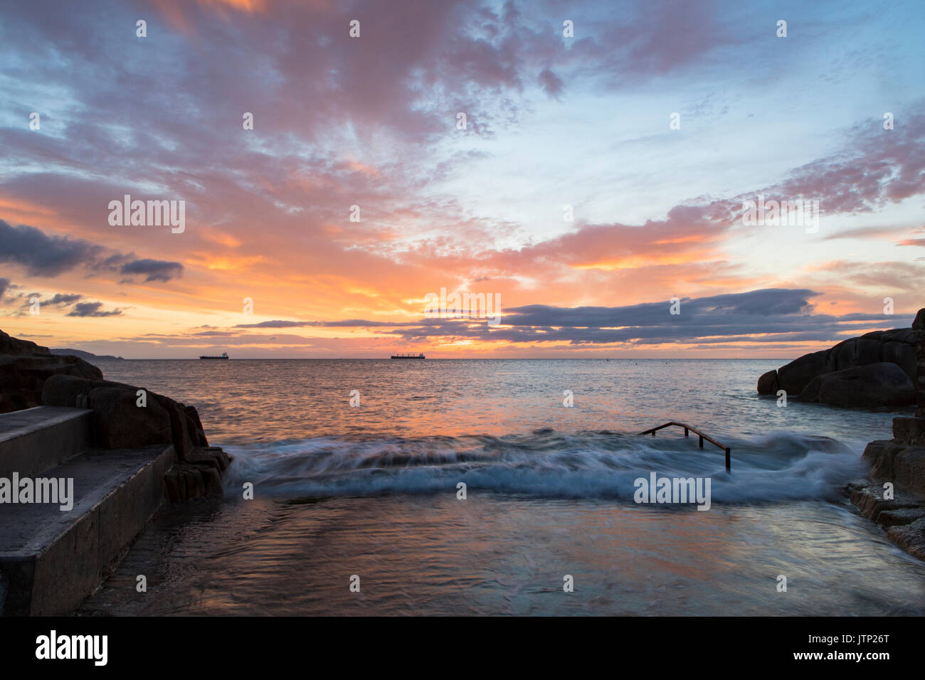 La couleur du lever tôt le matin, sur la mer d'Irlande côtes de l'Irlande Banque D'Images