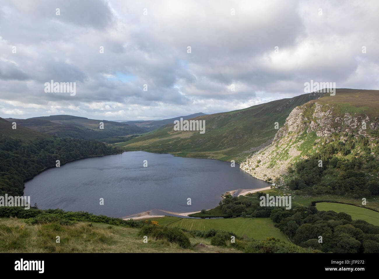 Lough Tay aka Guinness Lake dans le comté de Wicklow, Irlande Banque D'Images