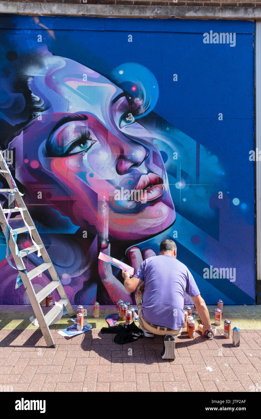 Monsieur l'artiste une pulvérisation Cenz commandé street art travailler à Southend-on-Sea Dans le cadre de l'estuaire Fringe Fesival, England, UK Banque D'Images